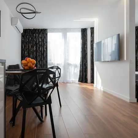 City Center Grzybowska, In Warsaw'S Business District, Metro Onz & Westin Hotel, Aircon, By Warsawskyline Apartments