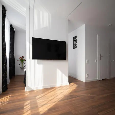 Apartmán City Center Grzybowska, In Warsaw'S Business District, Metro Onz & Westin Hotel, Aircon, By Warsawskyline Apartments