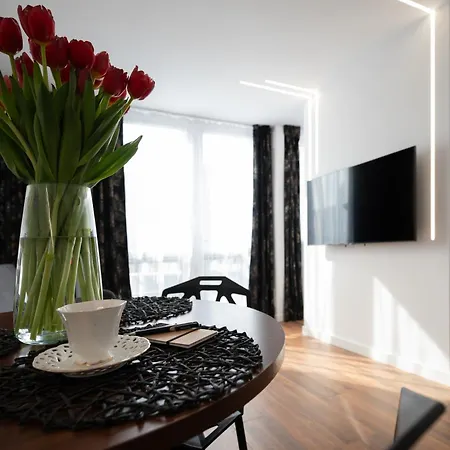 City Center Grzybowska, In Warsaw'S Business District, Metro Onz & Westin Hotel, Aircon, By Warsawskyline Apartments