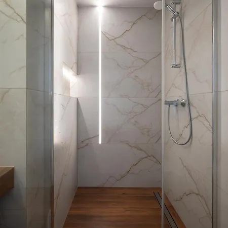 Center Grzybowska, Next To Warsaw's Business District, Metro Onz & Westin By Warsawskyline 华沙