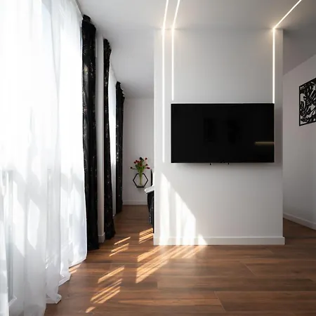City Center Grzybowska, In Warsaw'S Business District, Metro Onz & Westin Hotel, Aircon, By Warsawskyline Apartments ワルシャワ